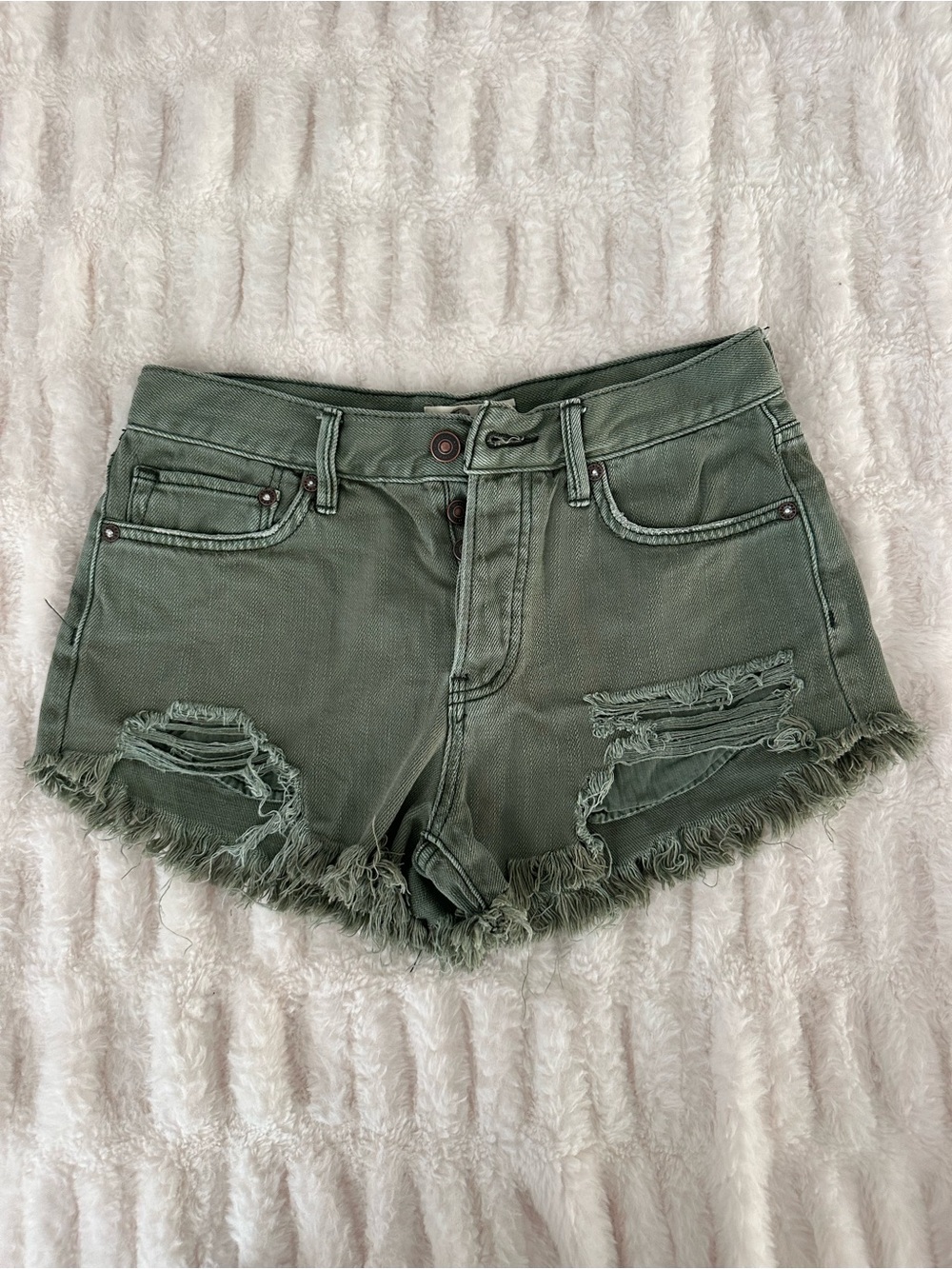 We The Free Olive Green Distressed Denim Shorts Size 25 - Picture 3 of 6